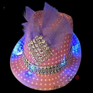 SOMBRERO GUAPO LILA CON LUNARES BLANCOS DECO PLATEADO CON LUZ x 1
